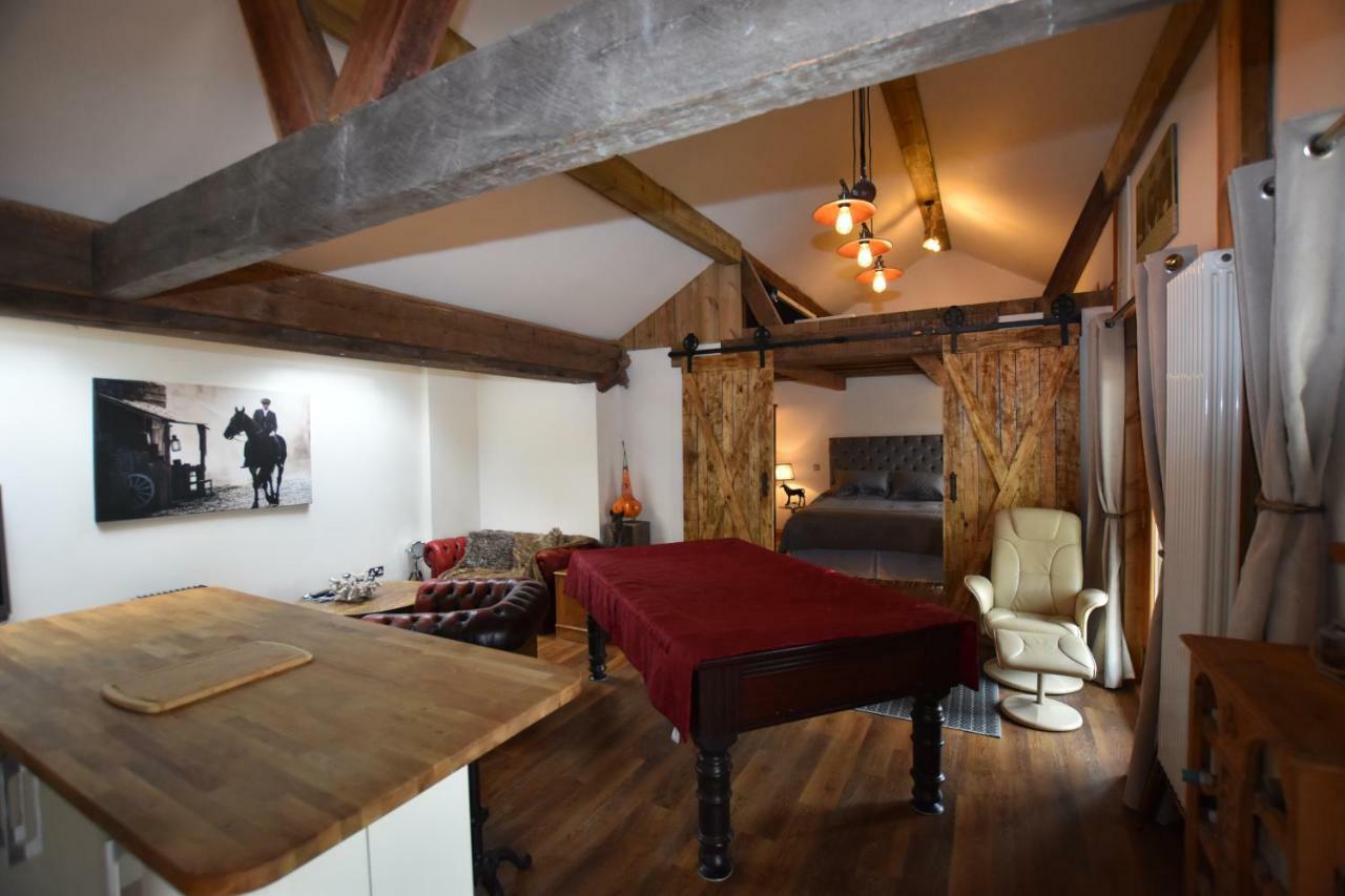 Oak Tree Stables Cottage Бирмингем Экстерьер фото